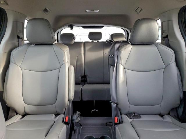 Toyota Sienna Xle Image 2