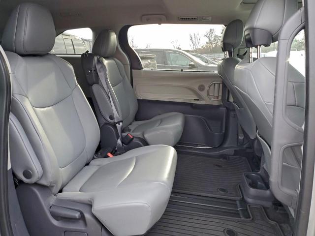 Toyota Sienna Xle Image 12
