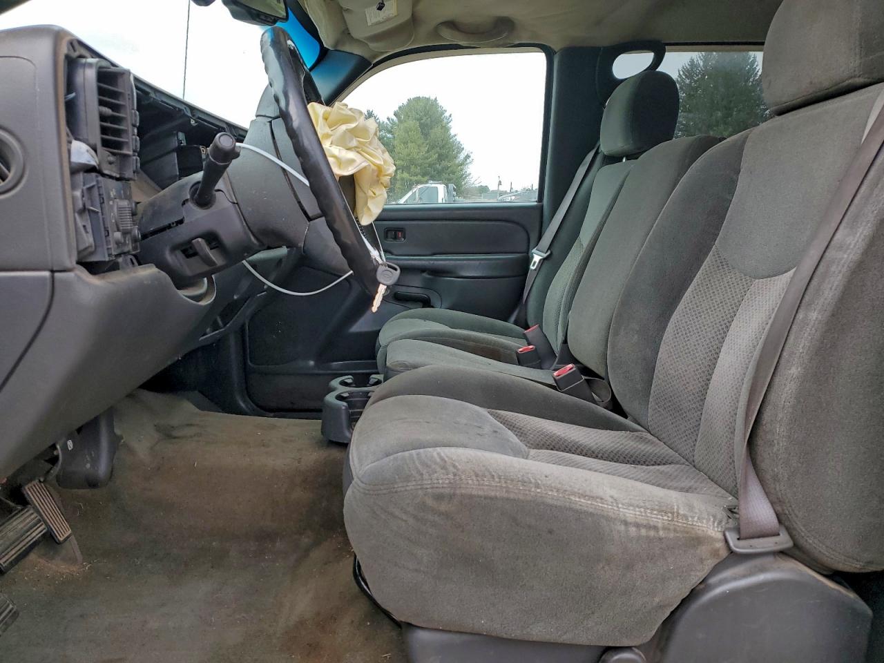 Chevrolet Silverado K2500 Heavy Duty Image 3