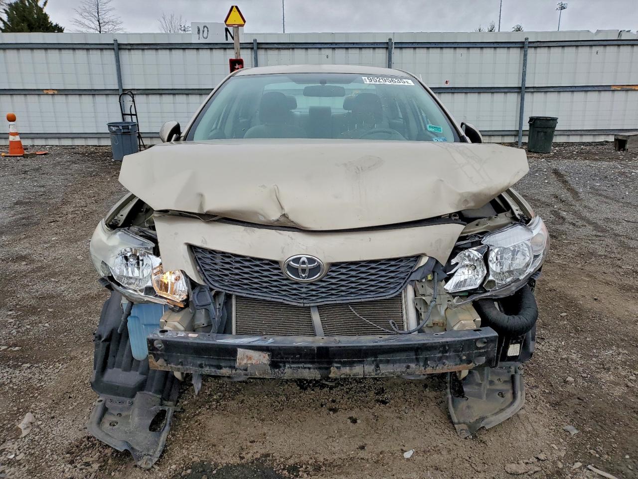 Toyota Corolla Base Image 11