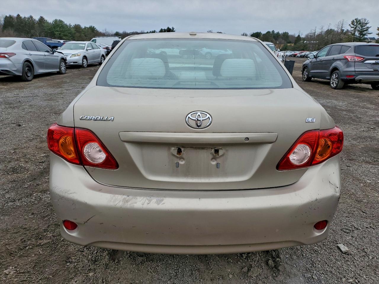Toyota Corolla Base Image 9