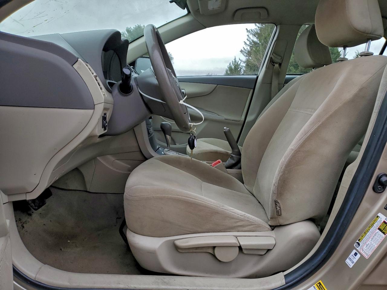 Toyota Corolla Base Image 3