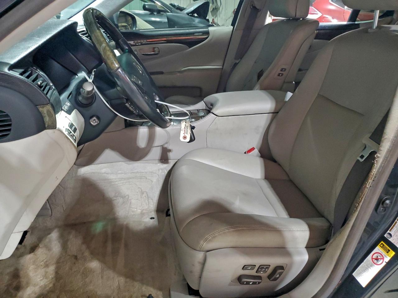 Lexus LS 460 Image 11