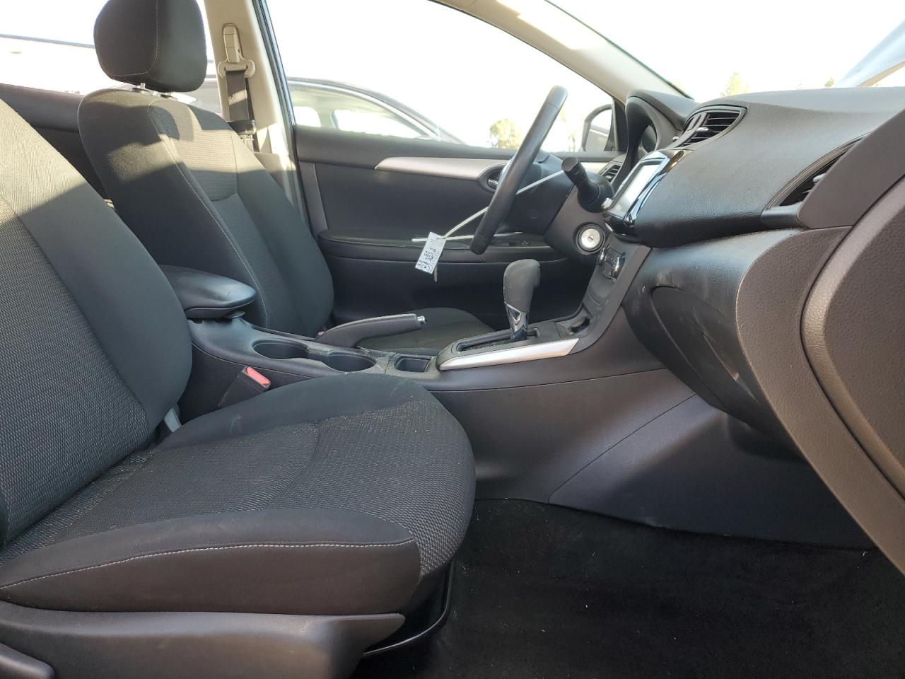 Nissan Sentra S Image 10