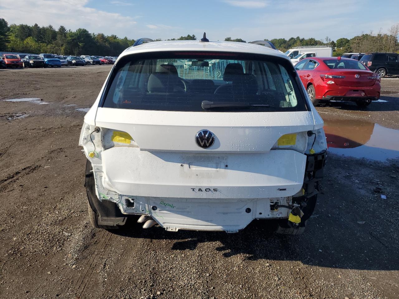 Volkswagen Taos S Image 12