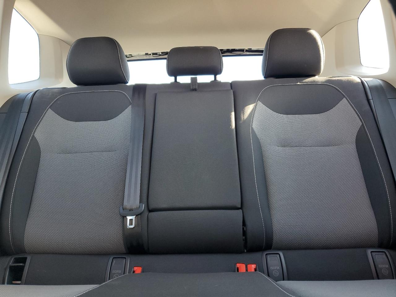 Volkswagen Taos S Image 8