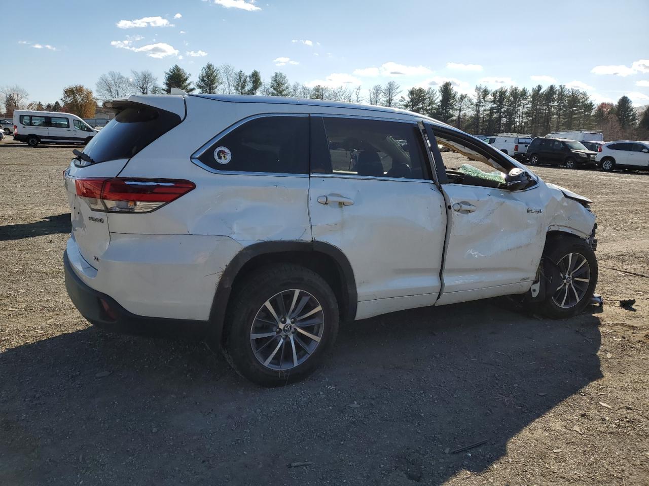 Toyota Highlander Hybrid Image 3