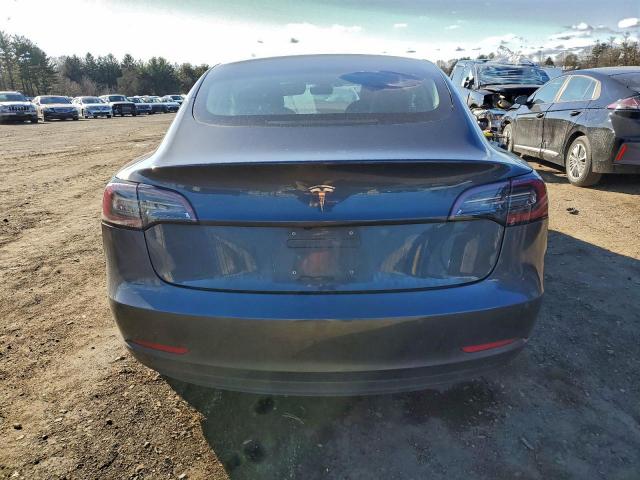 Tesla Model 3 Image 9