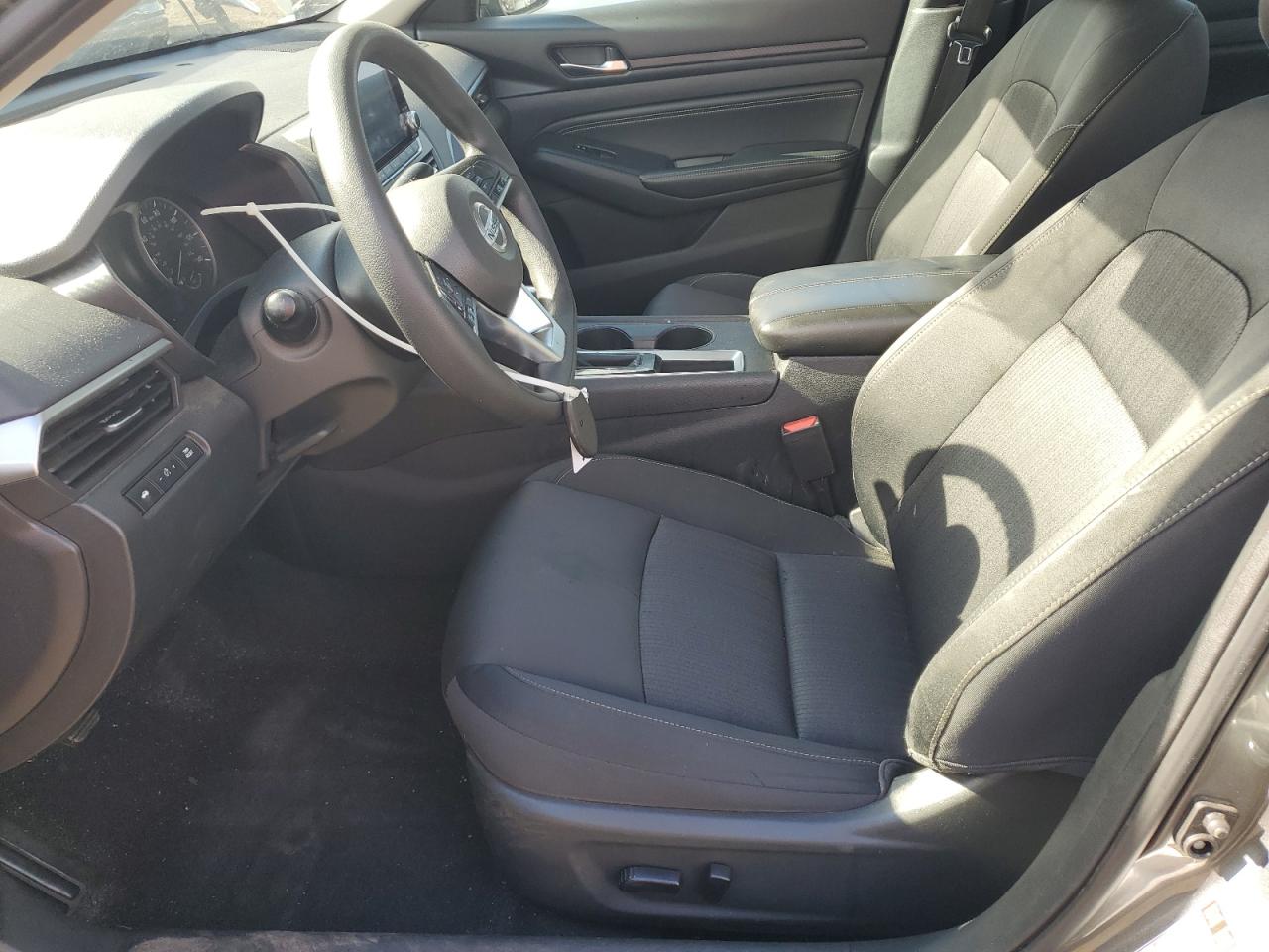 Nissan Altima S Image 12