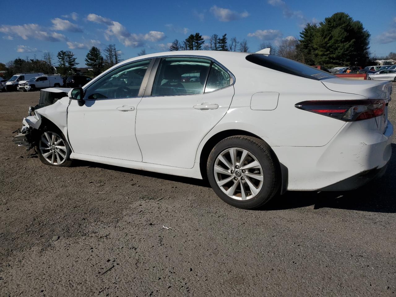Toyota Camry Le Image 4