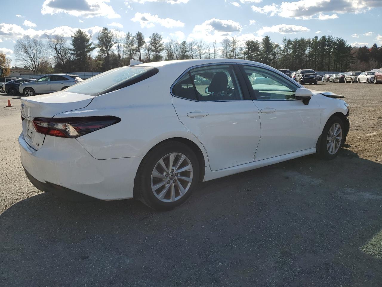 Toyota Camry Le Image 12