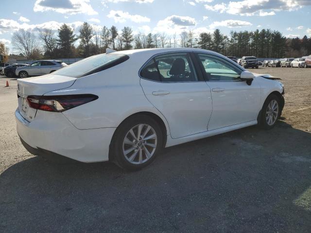 Toyota Camry Le Image 12