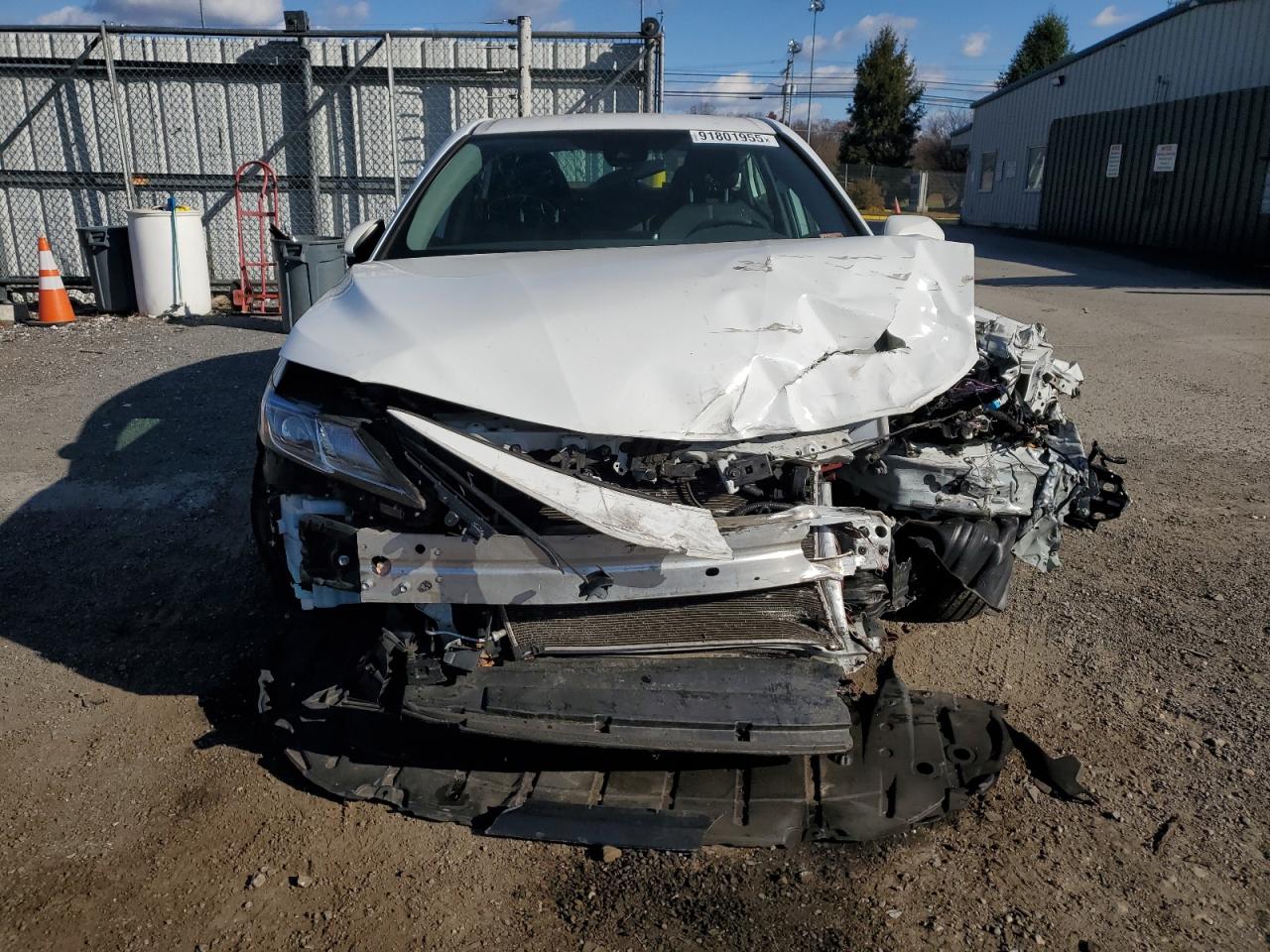 Toyota Camry Le Image 7