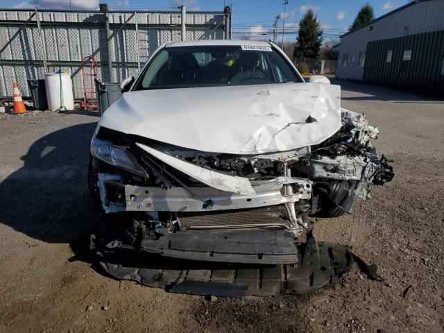 Toyota Camry Le Image 7