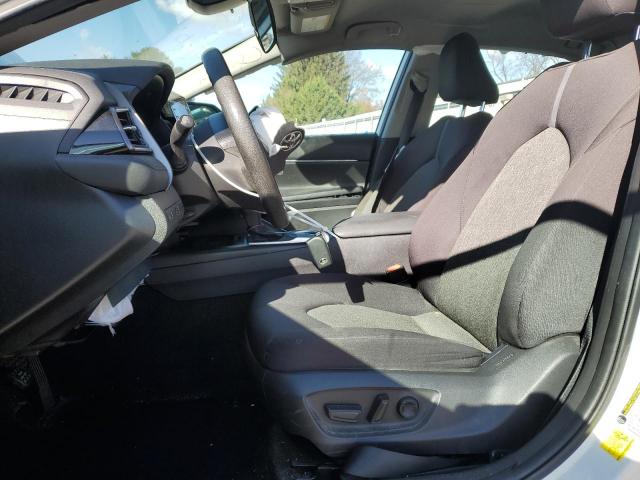 Toyota Camry Le Image 6