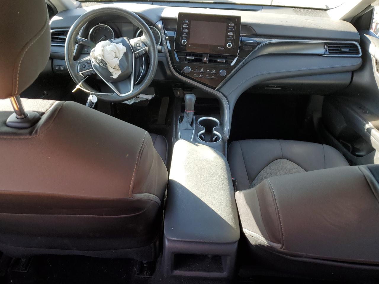 Toyota Camry Le Image 5