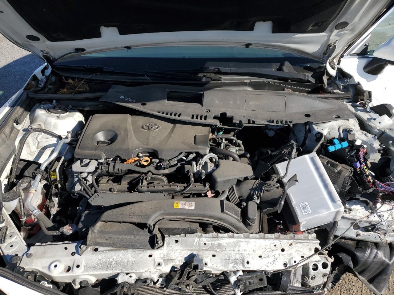 Toyota Camry Le Image 9