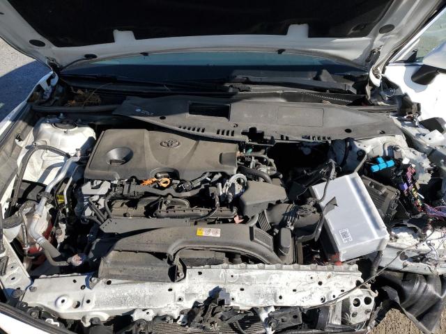 Toyota Camry Le Image 9