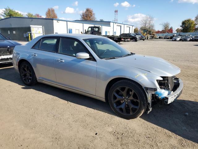 Chrysler 300 S Image 8