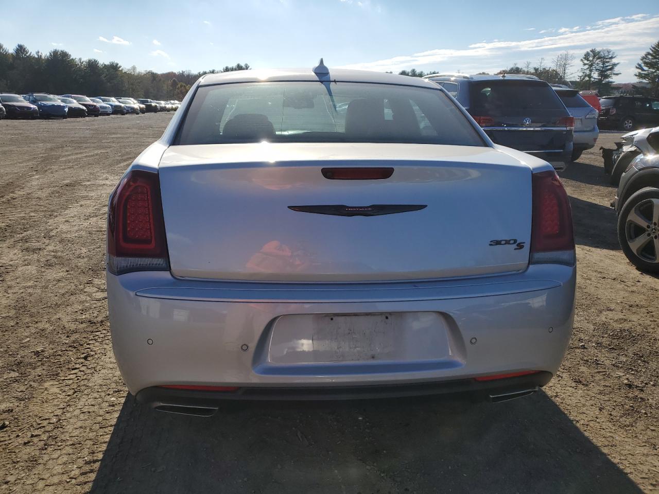 Chrysler 300 S Image 11