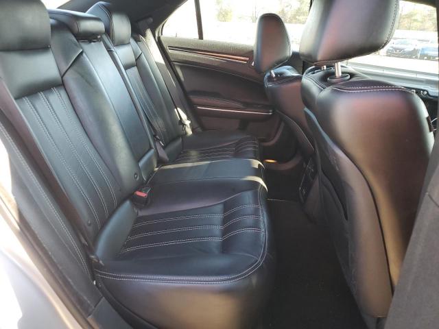 Chrysler 300 S Image 9