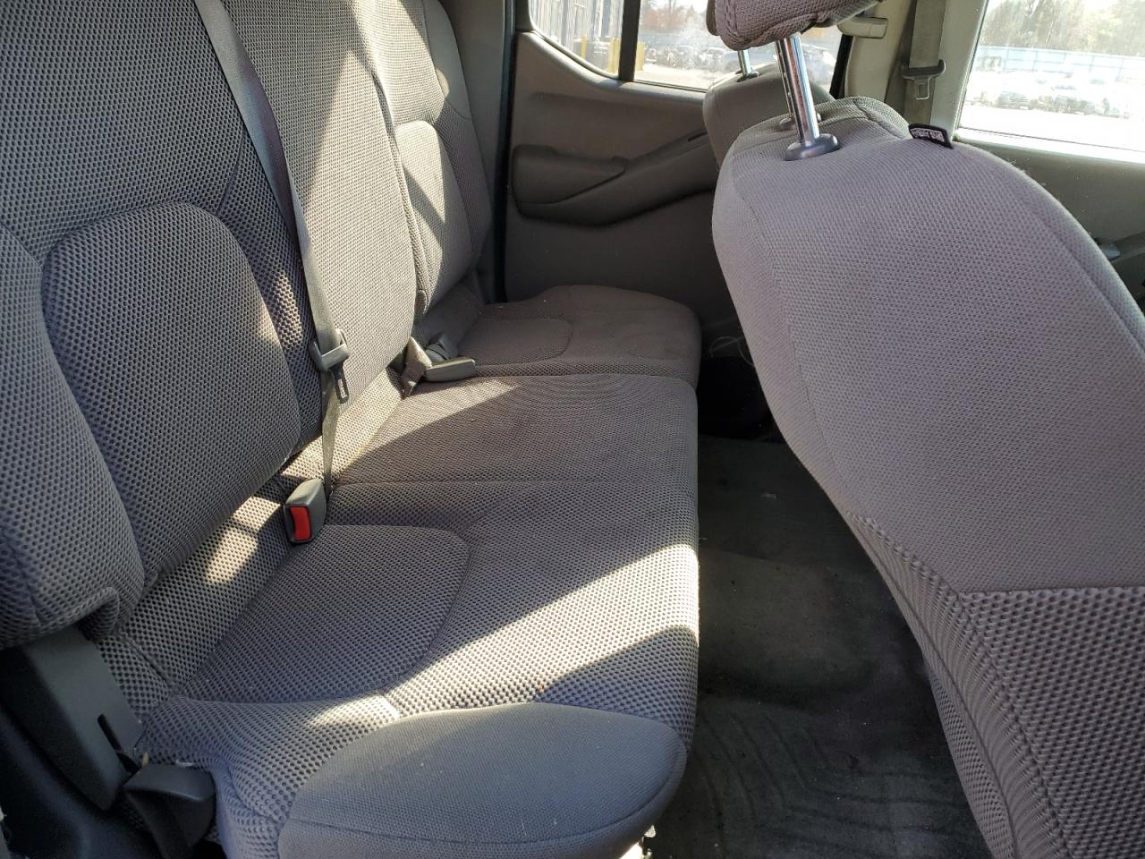 Nissan Frontier S Image 11