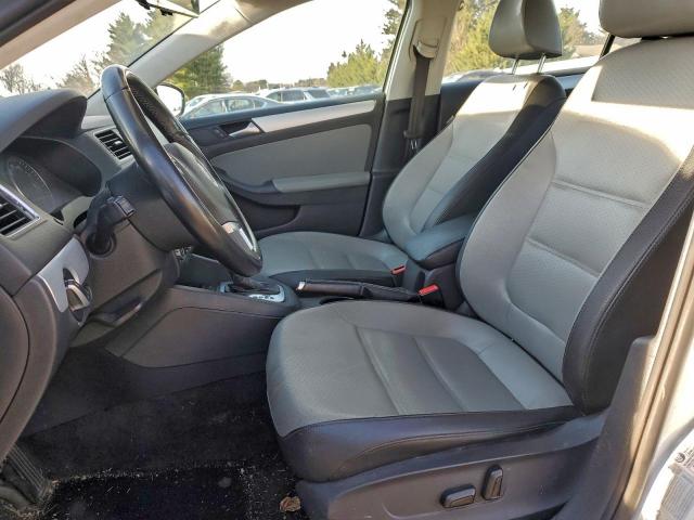 Volkswagen Jetta Hybrid Image 5