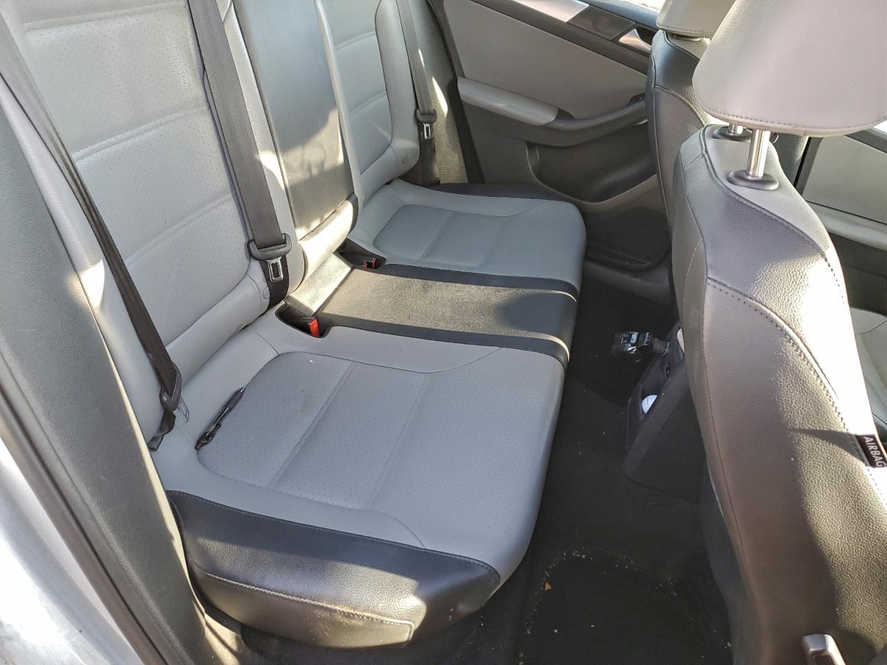 Volkswagen Jetta Hybrid Image 6