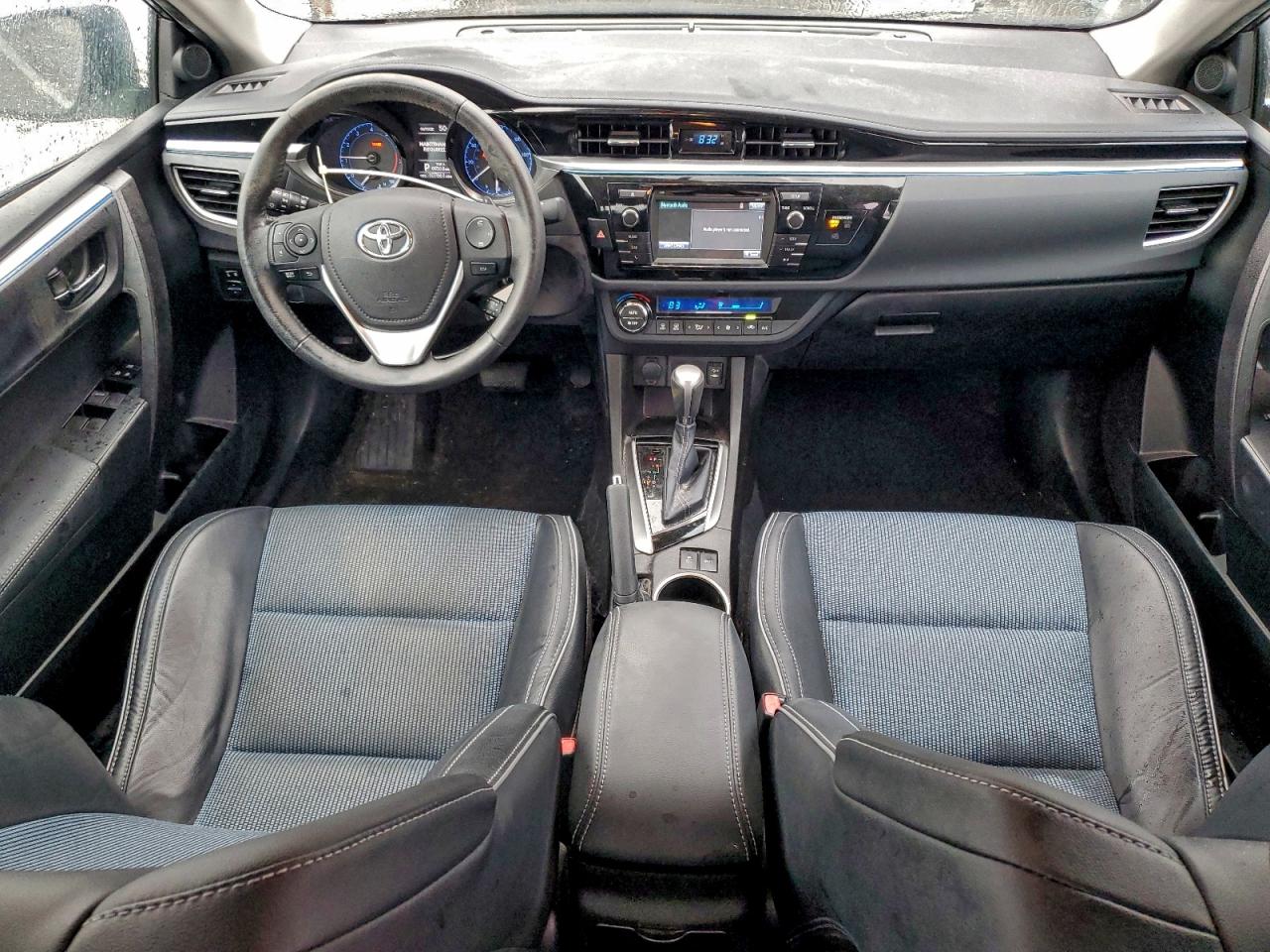 Toyota Corolla L Image 11