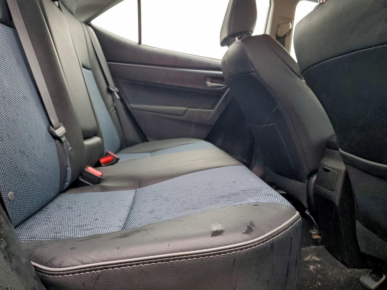 Toyota Corolla L Image 5