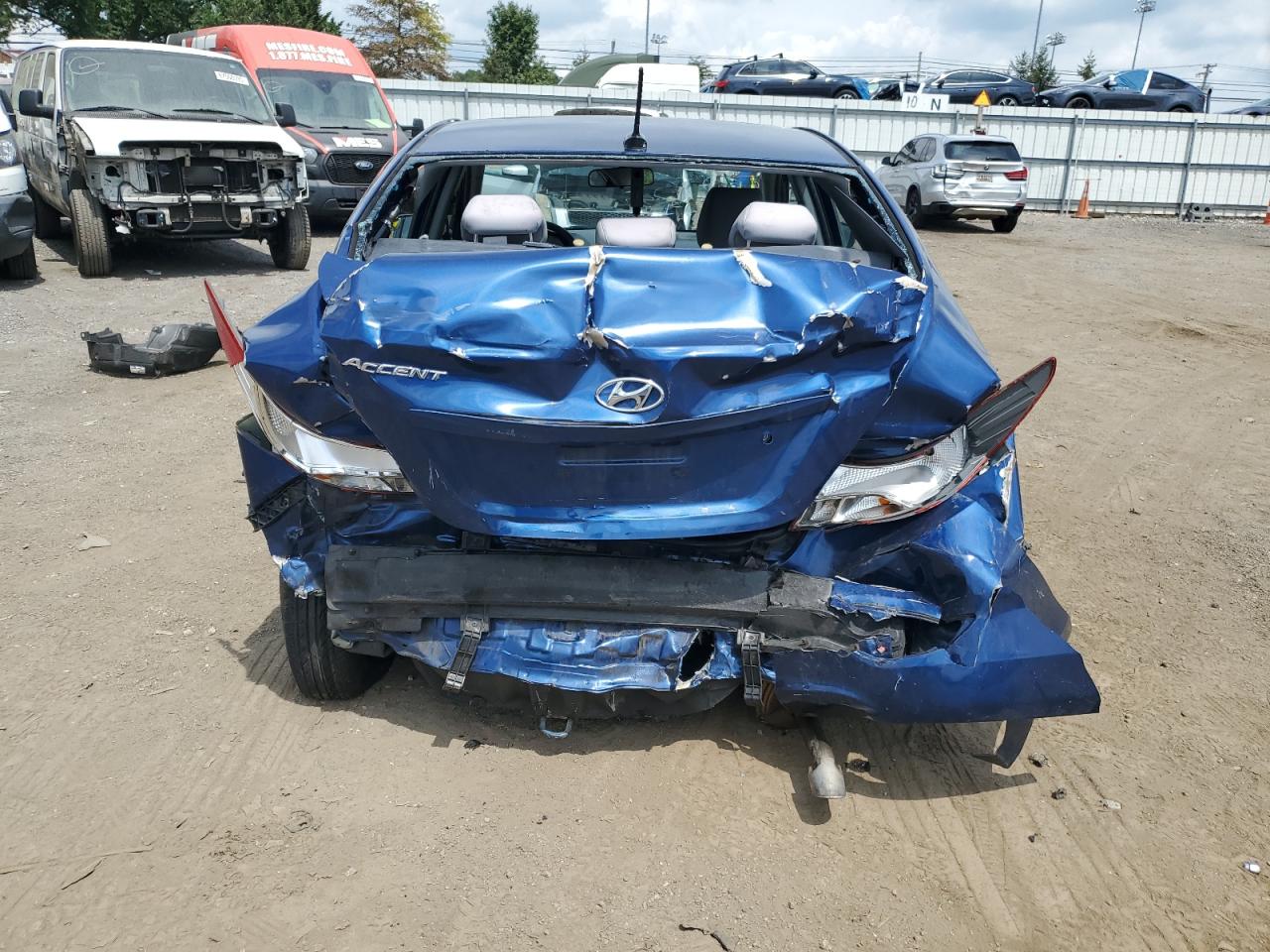 Hyundai ACCENT Gls Image 11