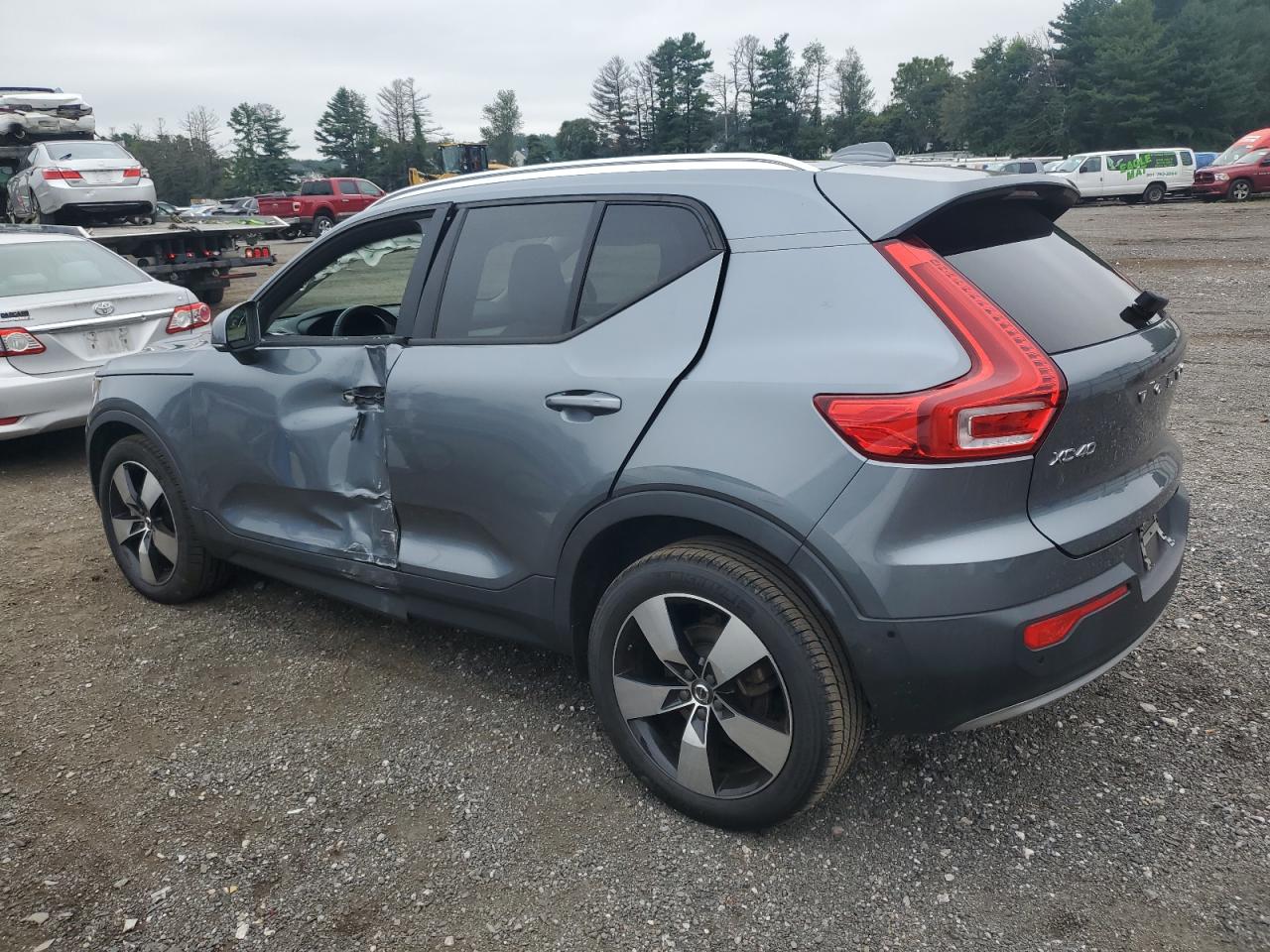 Volvo XC40 T4 Momentum Image 10