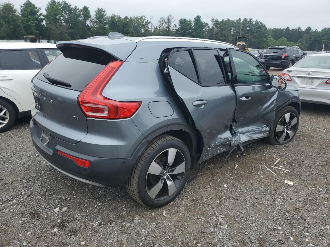 Volvo XC40 T4 Momentum Image 11