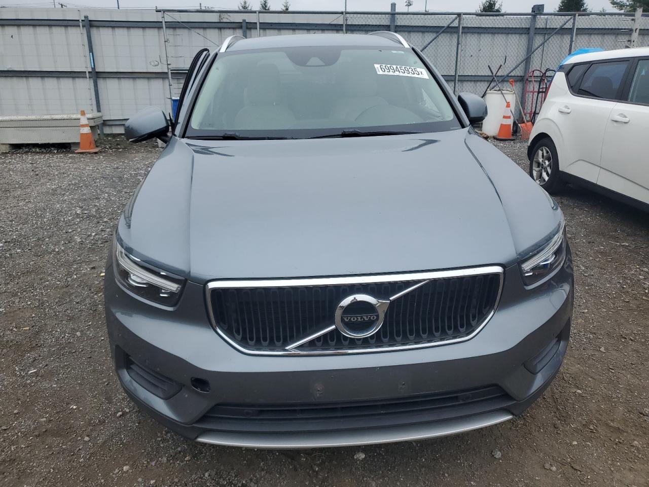 Volvo XC40 T4 Momentum Image 4
