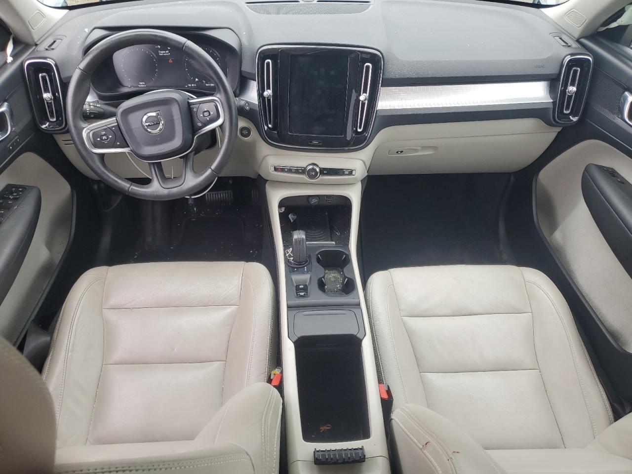 Volvo XC40 T4 Momentum Image 8