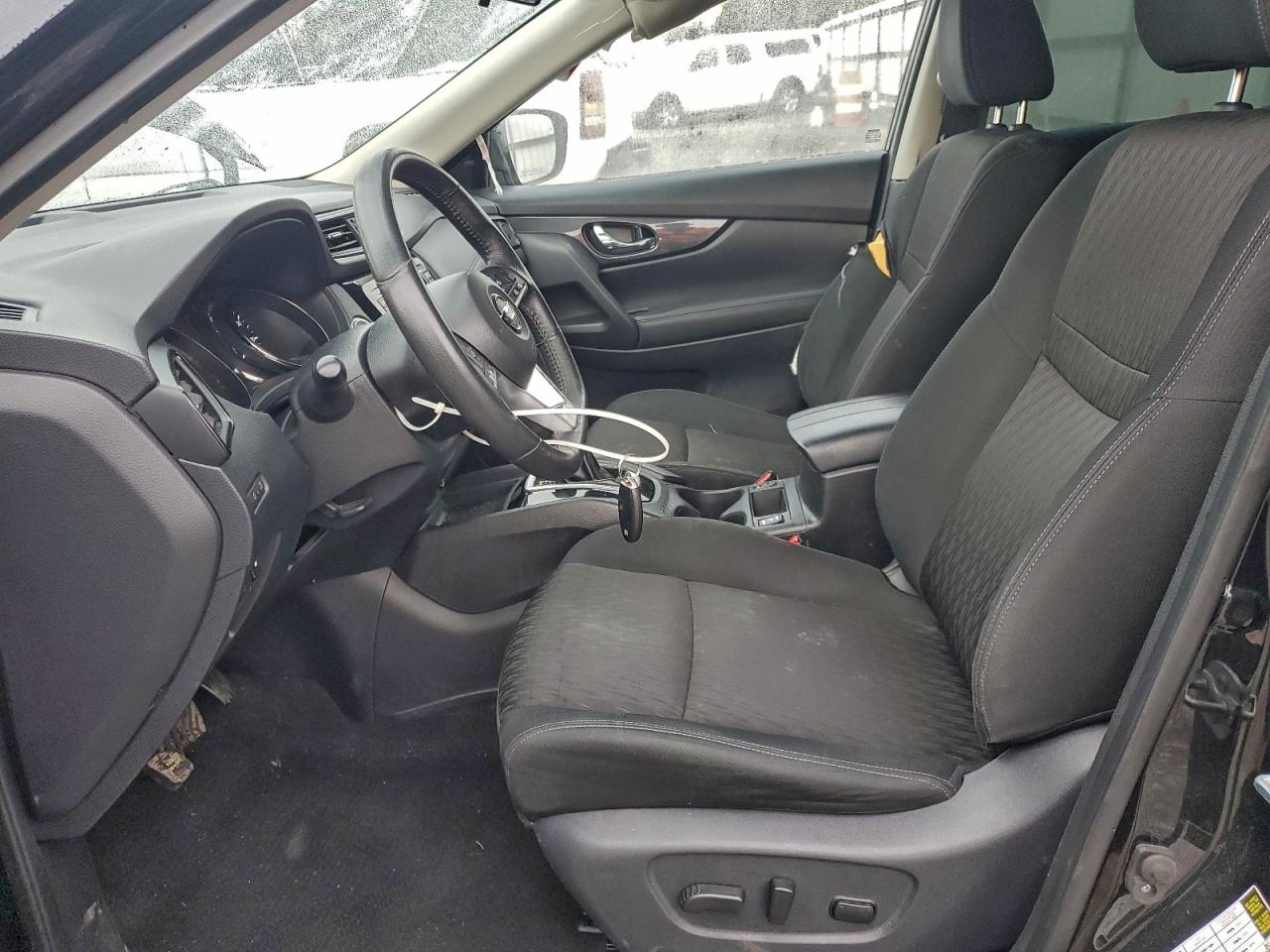 Nissan Rogue S Image 6