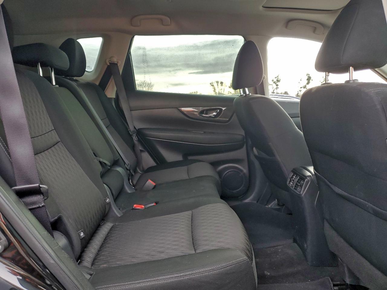 Nissan Rogue S Image 13