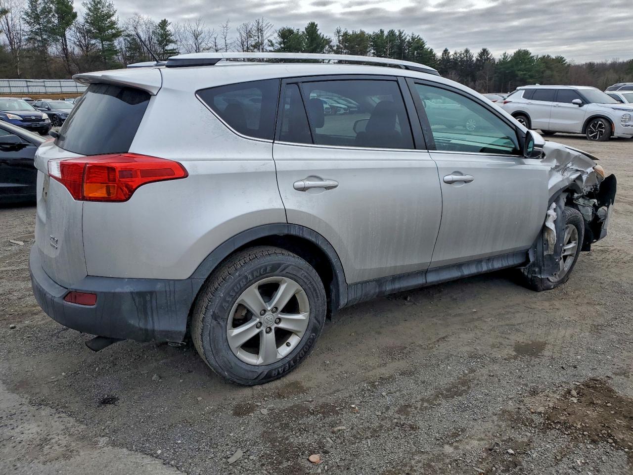 Toyota RAV4 Xle Image 2