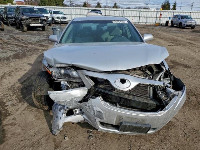 Toyota Camry Base Image 8