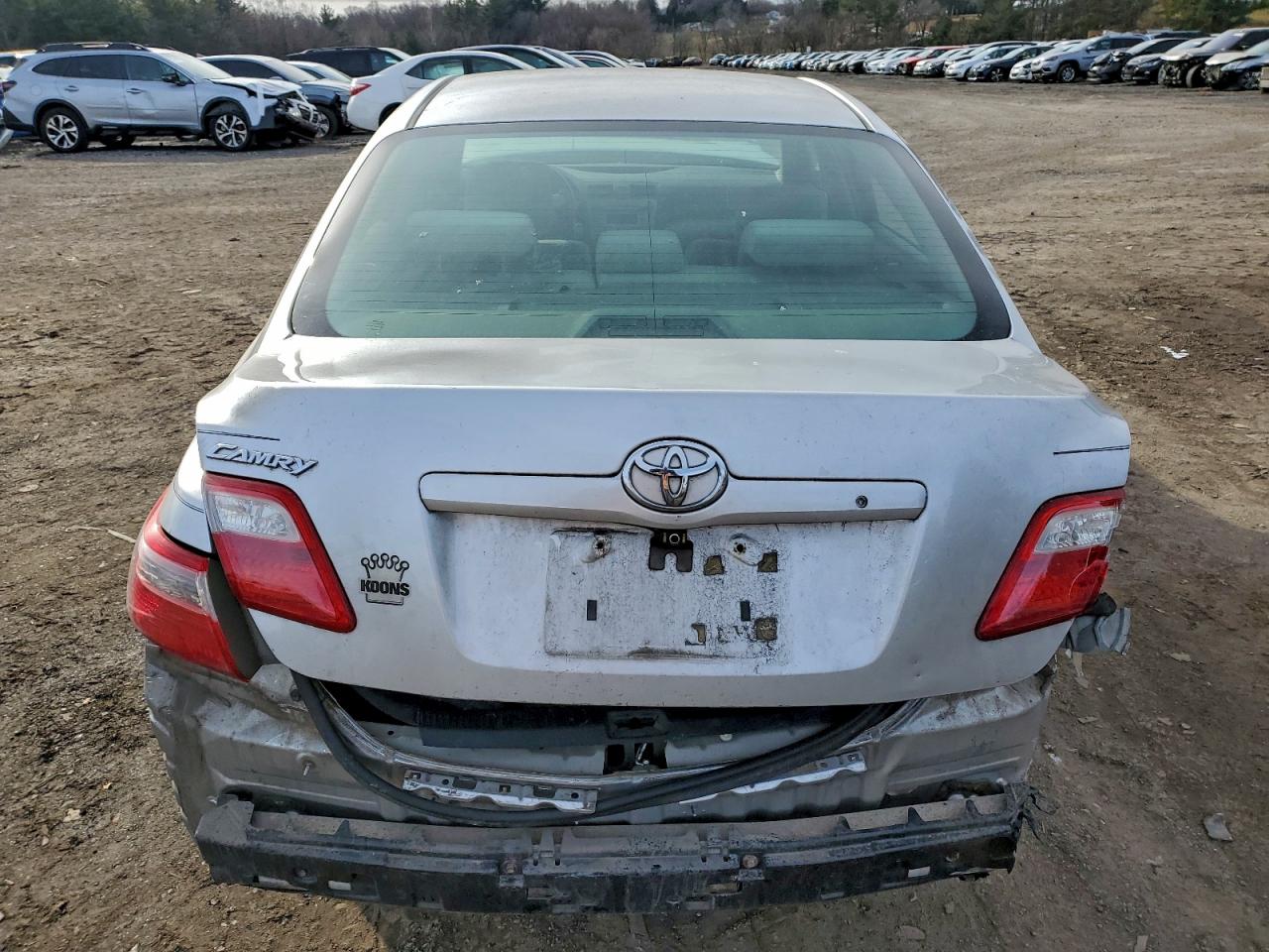 Toyota Camry Base Image 4