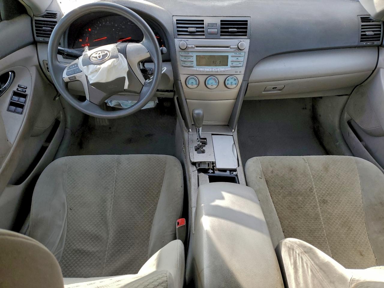 Toyota Camry Base Image 6