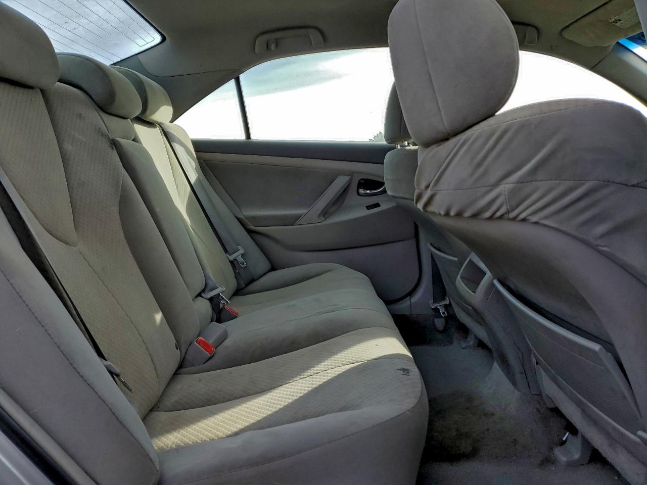 Toyota Camry Base Image 3