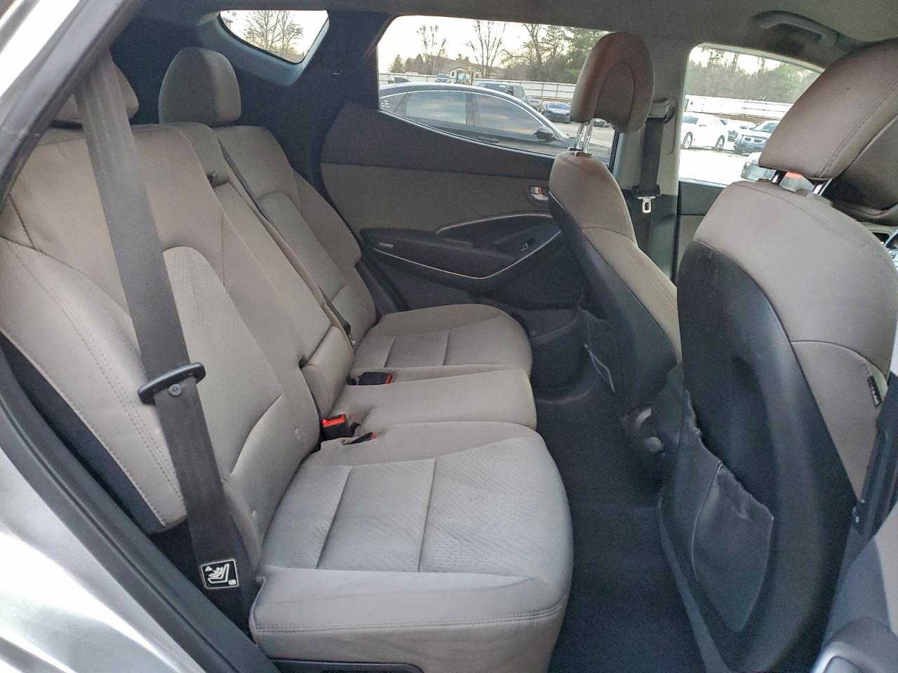 Hyundai SANTA FE Image 2