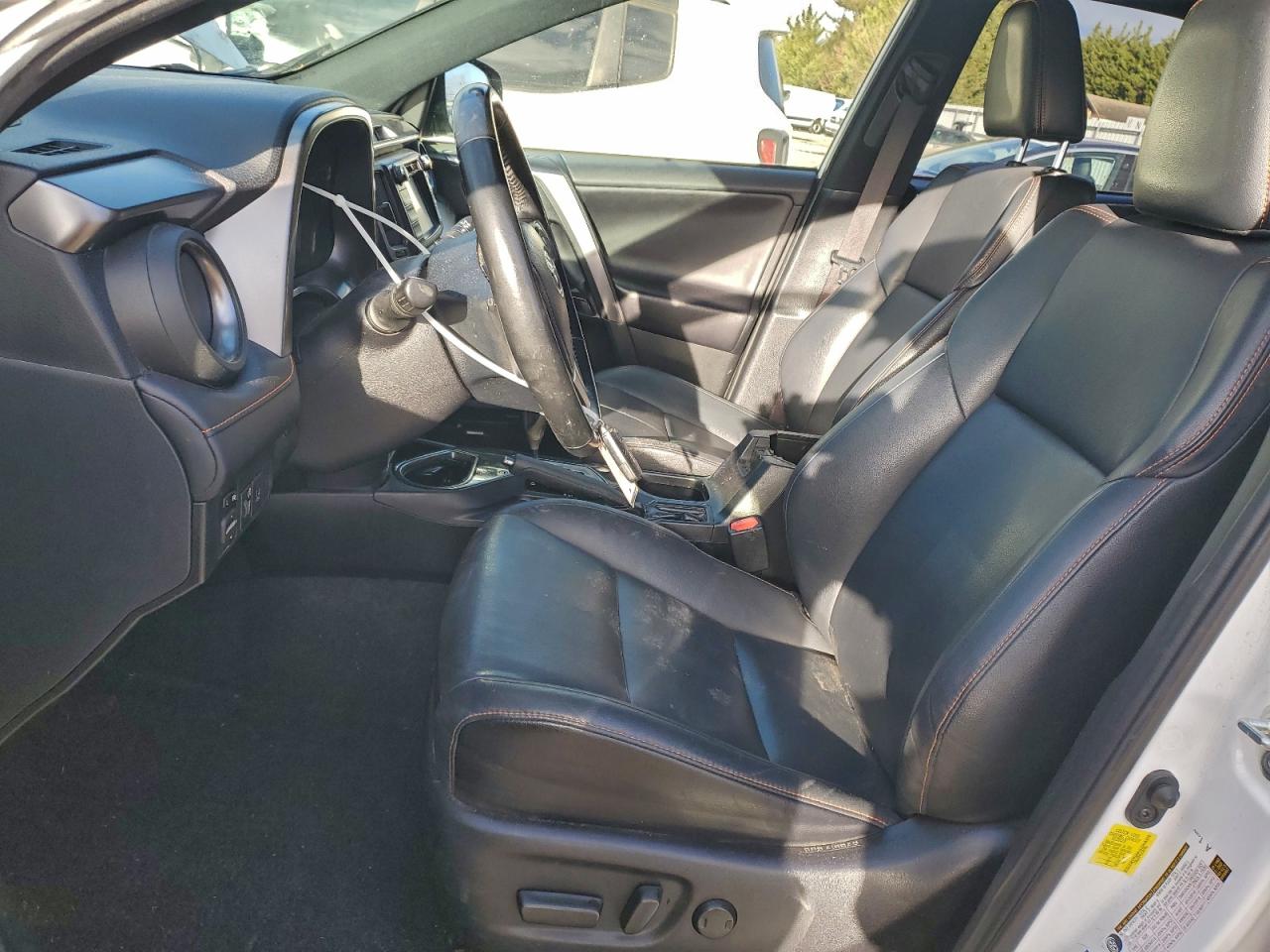 Toyota RAV4 Se Image 12