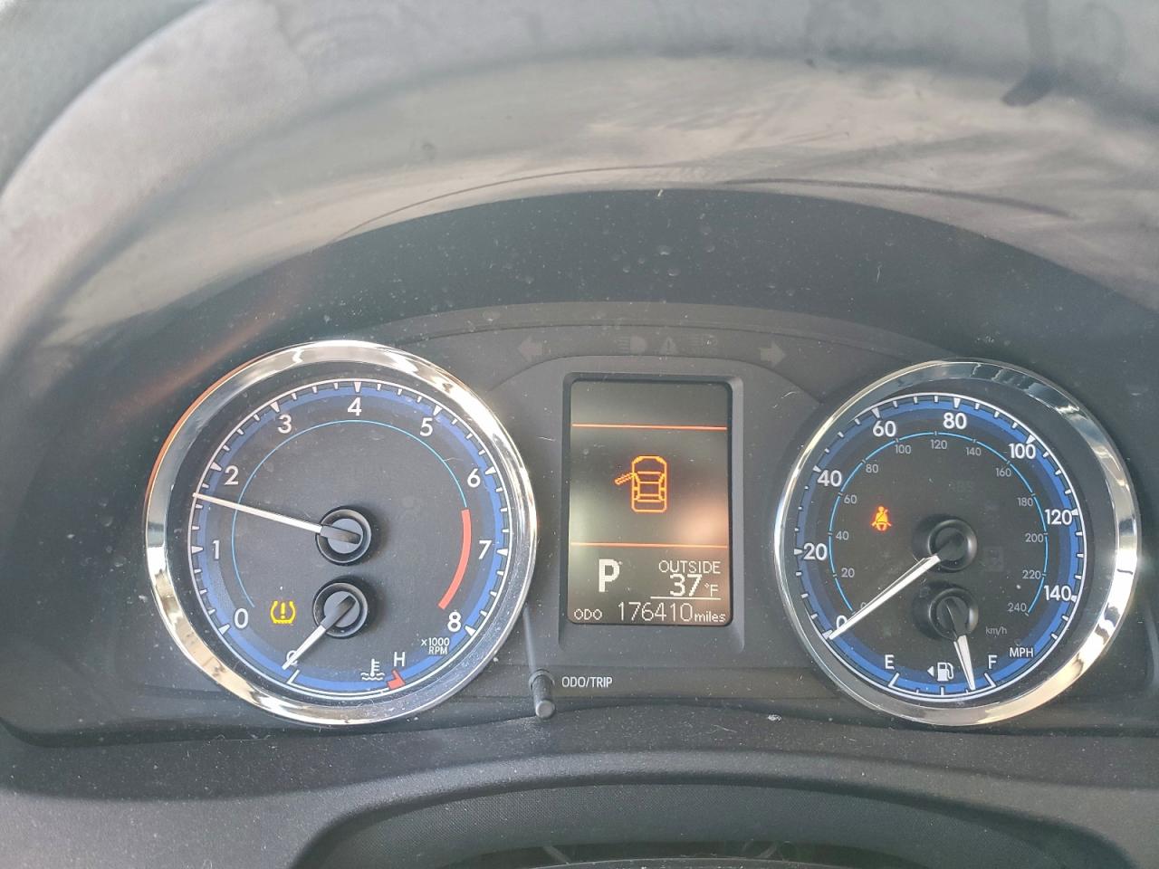 Toyota Corolla L Image 11