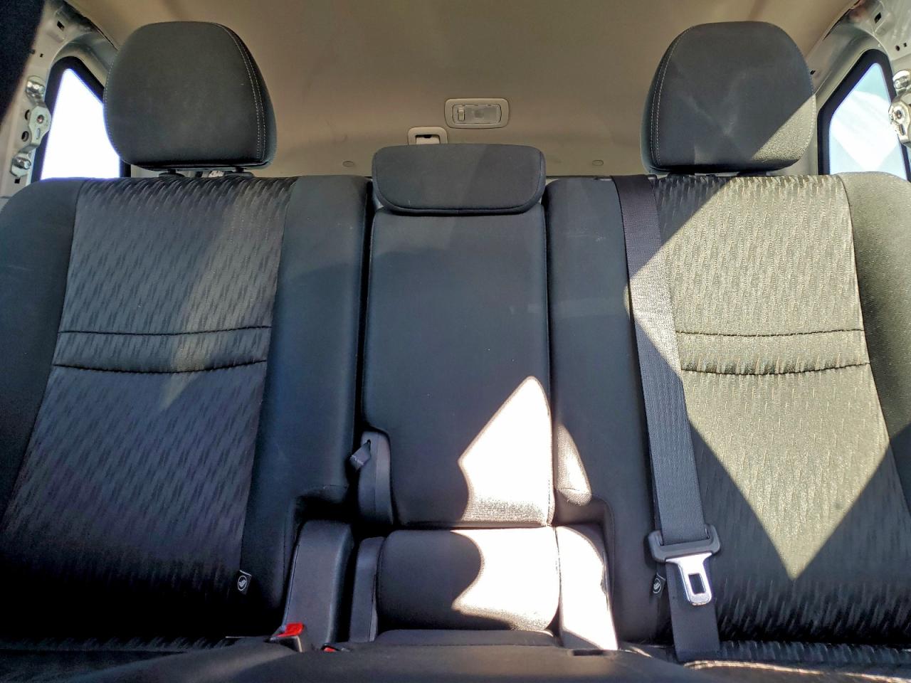 Nissan Rogue S Image 2