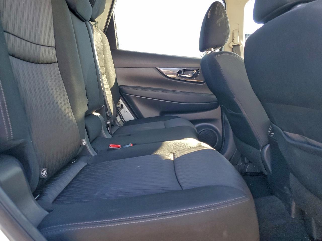 Nissan Rogue S Image 9