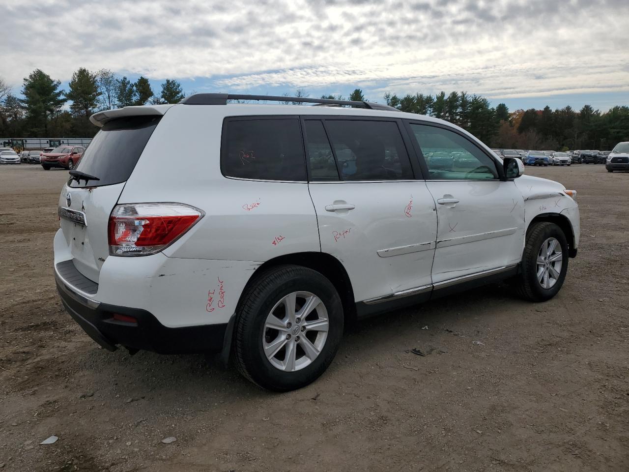 Toyota Highlander Base Image 3