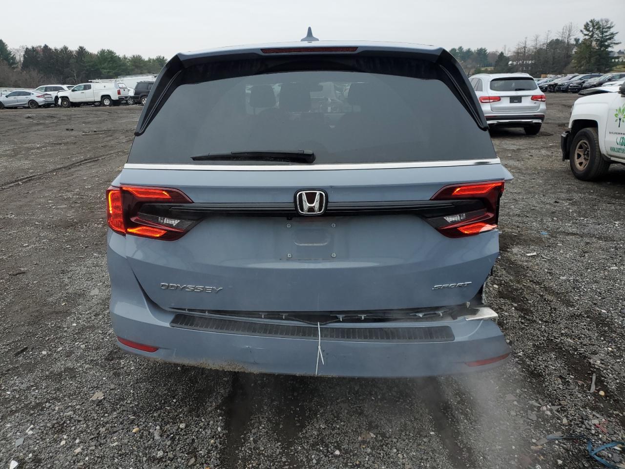 Honda Odyssey Sport Image 3