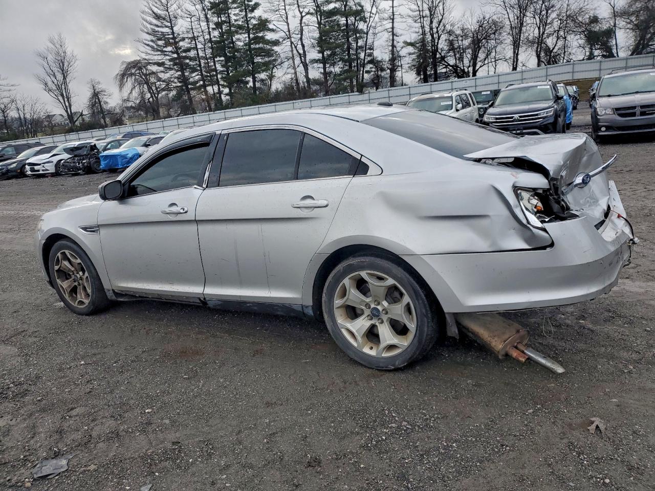 Ford Taurus Sel Image 10